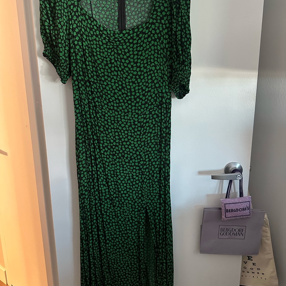 H&M short sleeved dress with slit